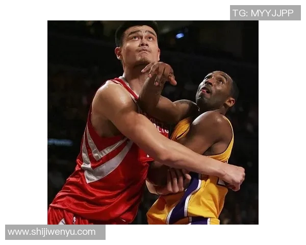 姚明与乔治亲密合影展现篮球巨星友谊与激情的瞬间 姚明与乔治亲密合影展现篮球巨星友谊与激情的瞬间