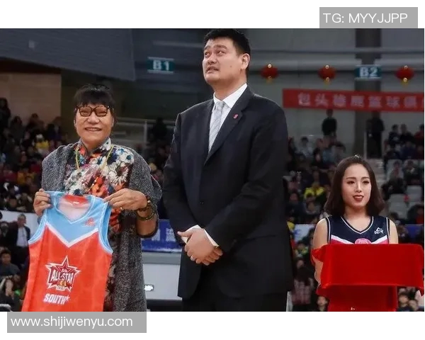 姚明与各界名人亲密合影展现篮球巨星的魅力与友谊