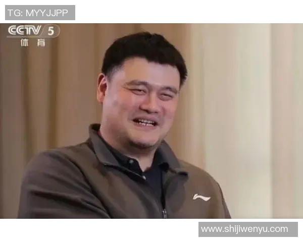 姚明场上摔倒瞬间引发全场关注球迷心疼不已赛后恢复情况备受期待