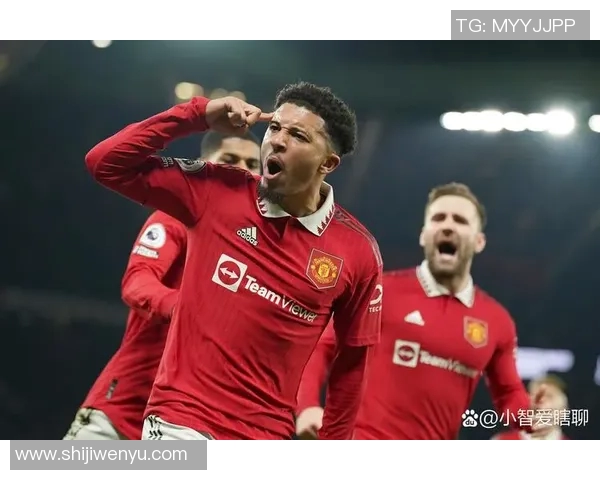 曼联足球明星的辉煌历程与场上风采解析 曼联足球明星的辉煌历程与场上风采解析