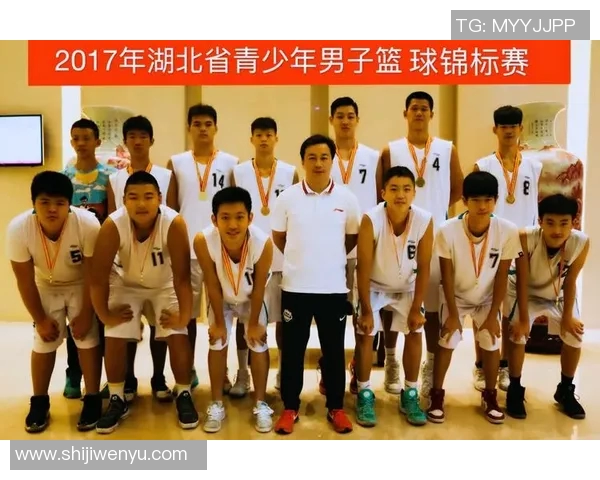 小人篮球明星的成长之路与梦想追逐的精彩瞬间